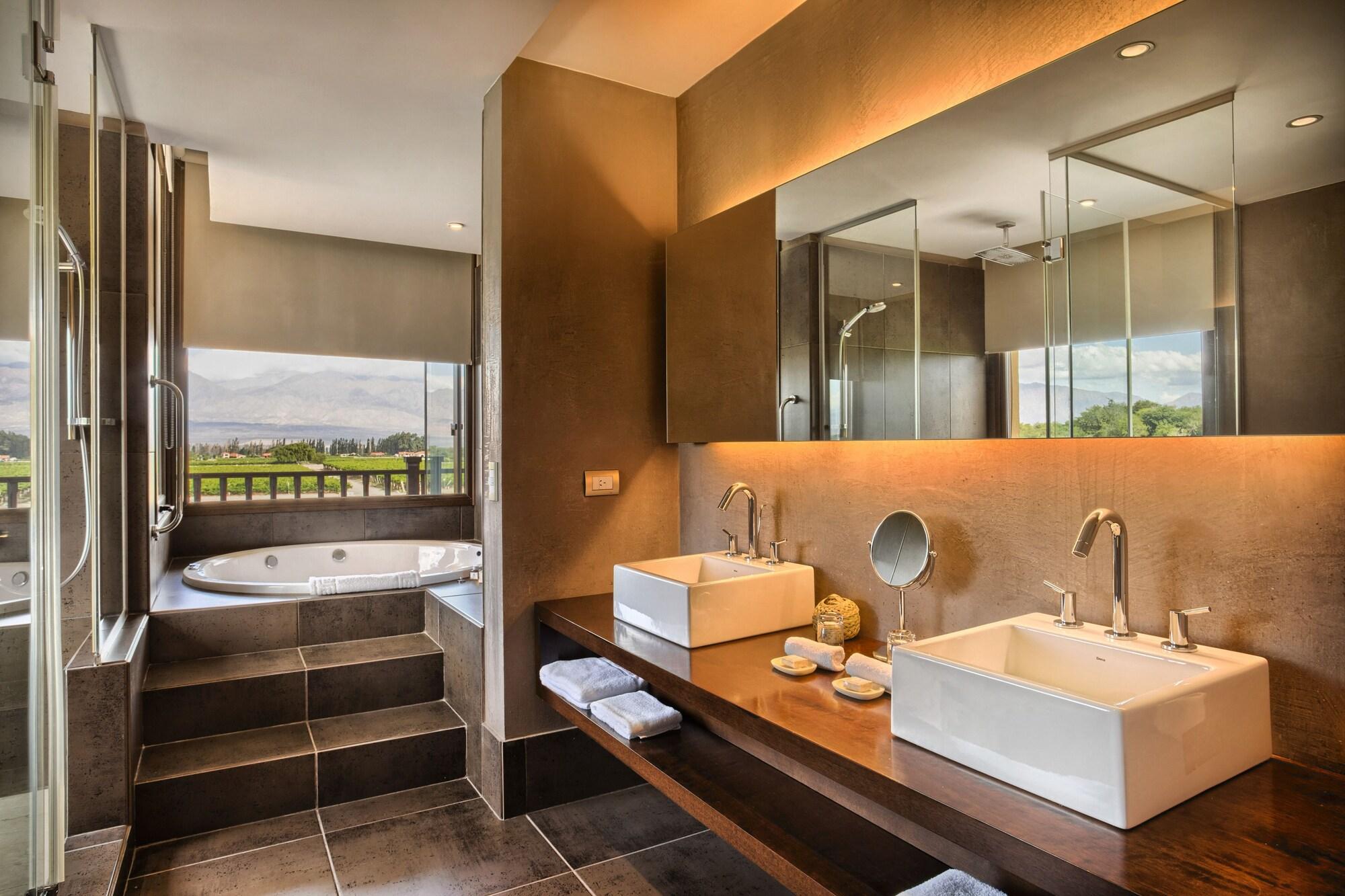 Hotel Grace Cafayate Exteriér fotografie Bathroom