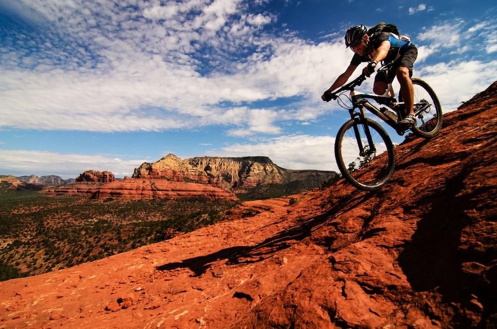 Hotel Grace Cafayate Exteriér fotografie A mountain biker in Sedona, Arizona
