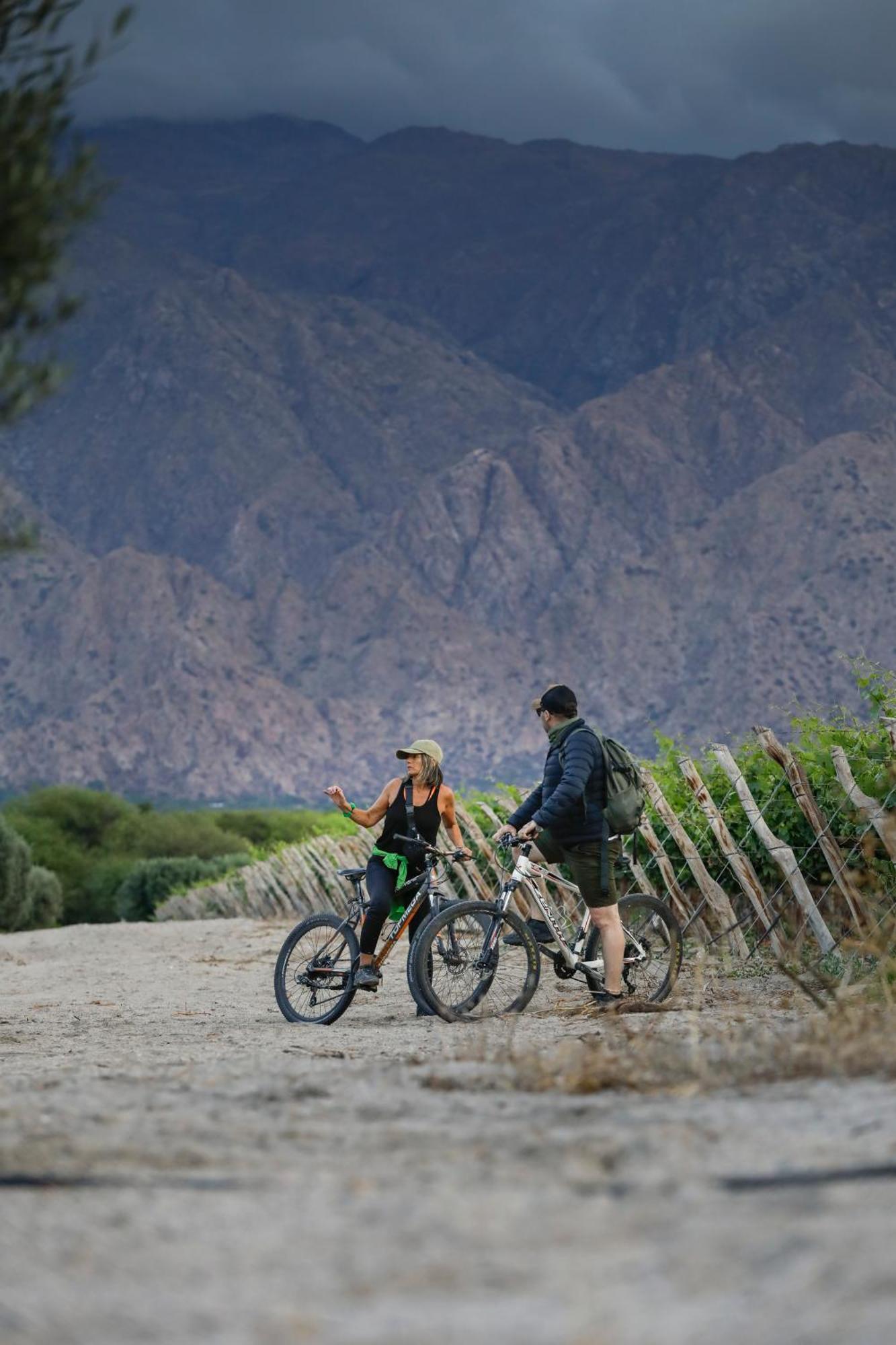 Hotel Grace Cafayate Exteriér fotografie Biking in the Santa Rosa Mountains
