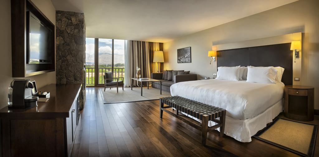 Hotel Grace Cafayate Exteriér fotografie A guest room at the Four Seasons Hotel