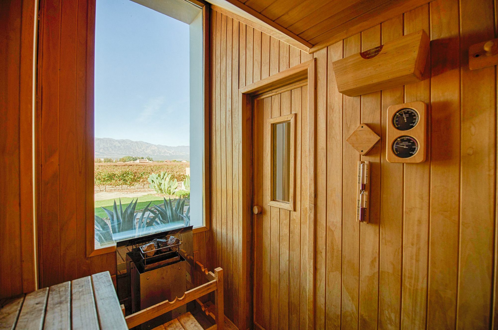 Hotel Grace Cafayate Exteriér fotografie A modern Finnish sauna